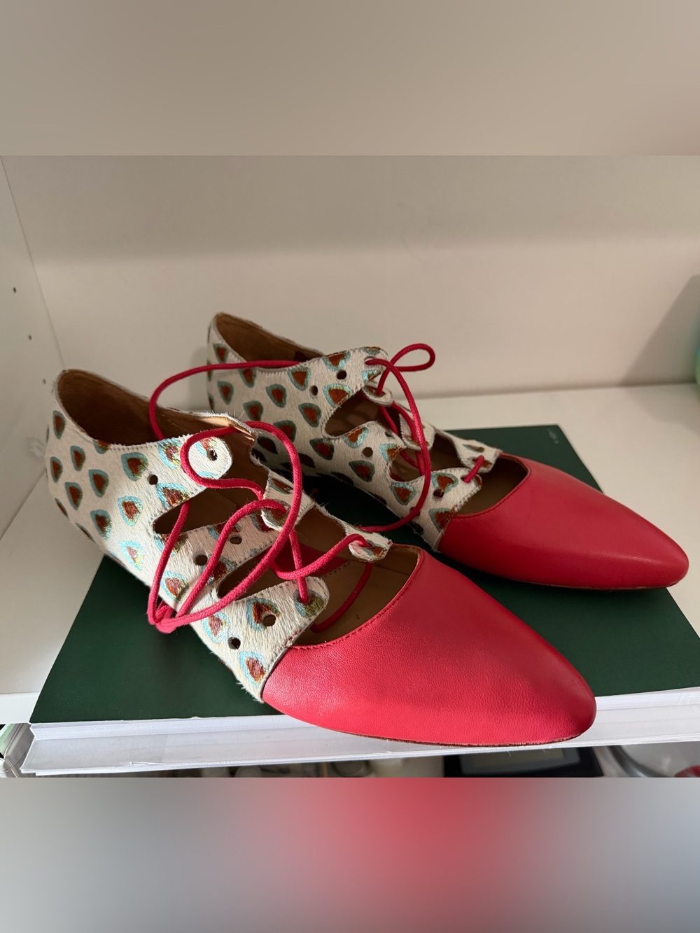John Fluevog Red Pointed-Toe Lace-Up Flats with Heart-Patterned real white Upper
